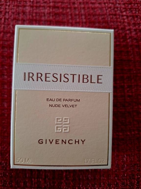 Profumi & Eau de Toilette: Eau de Parfum nude velvet, Givenchy, 50 ml – Usato da Sonvico venduto da smokey 2