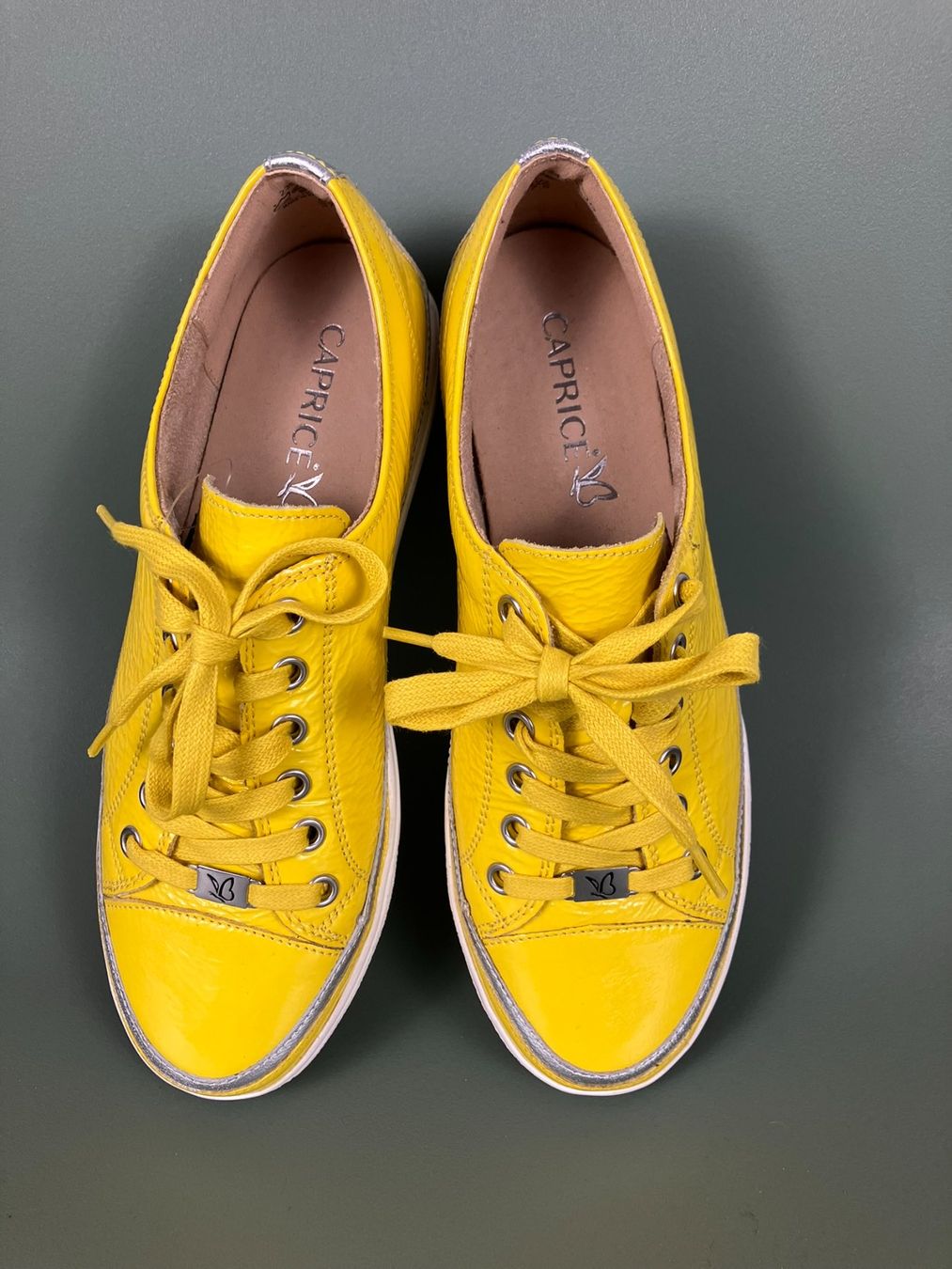 Scarpe da donna: CAPRICE Ledersneaker Gr.4,5 (37,5) – Usato da Laupen ZH venduto da kar_lfz6 2
