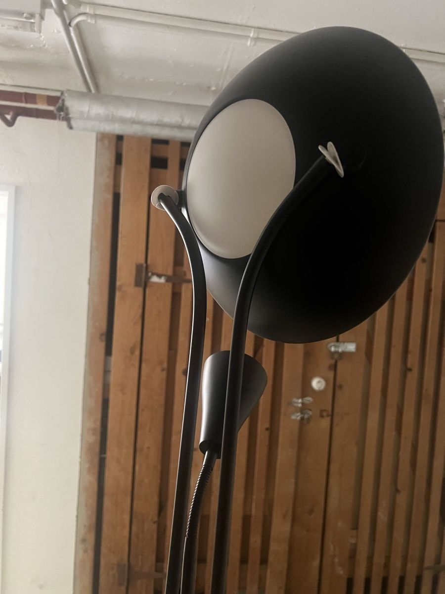 Lampade: Stehlampe schwarz verstellbar 2 Lichter  – Usato da Basel venduto da Dambiii 1