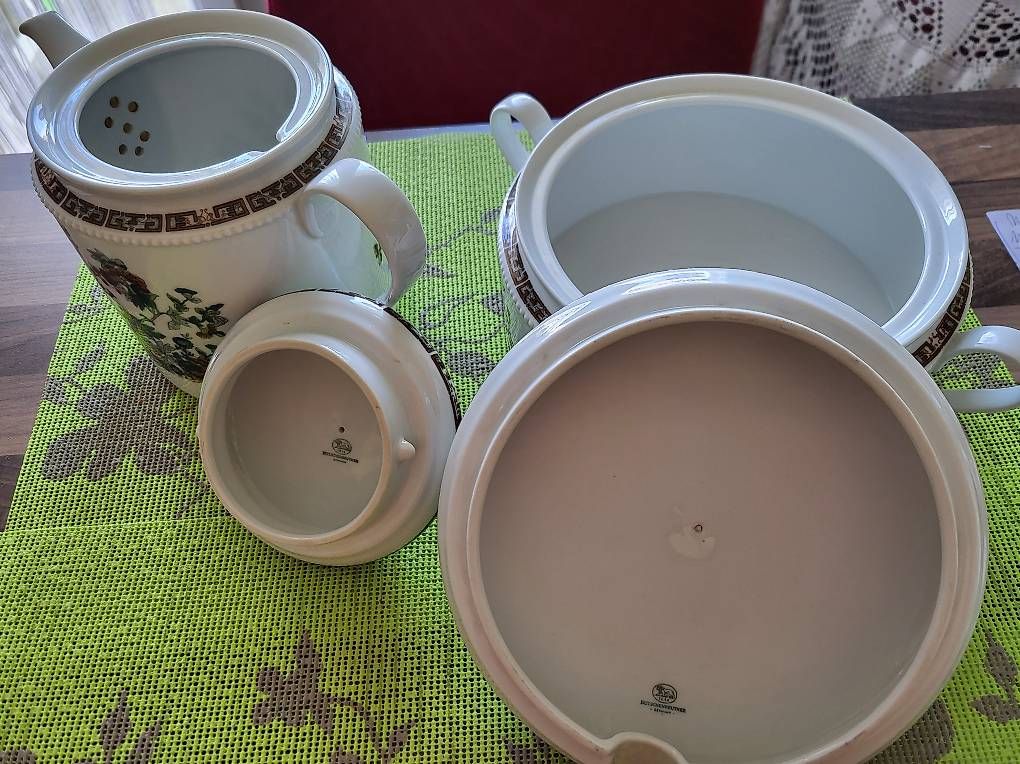 Set di piatti: Kostbare neue Suppenterrine und Kaffee/Teekanne – Usato da Kriens venduto da Aschada 1