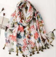 Jolie écharpe floral avec pompons neuve/ SVP lisez le texte