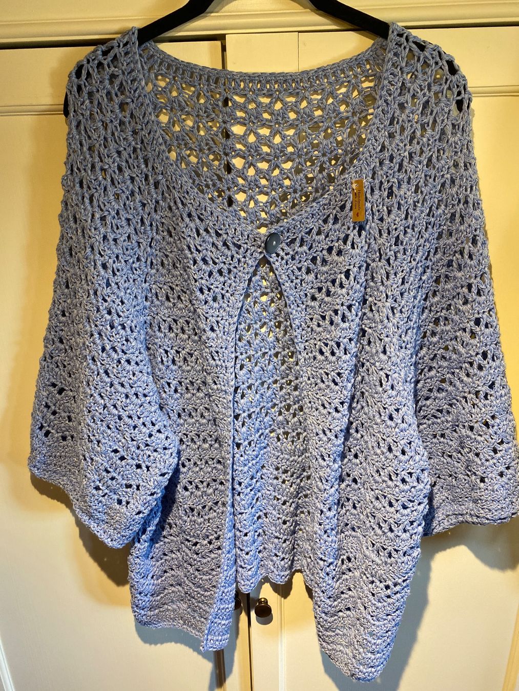Giacche: STRICKJACKE DAMEN,EINZELSTÜCK,HANDGEMACHT – Nuovo e nell'imballaggio originale da Meienried venduto da ManuelaBoutique 1