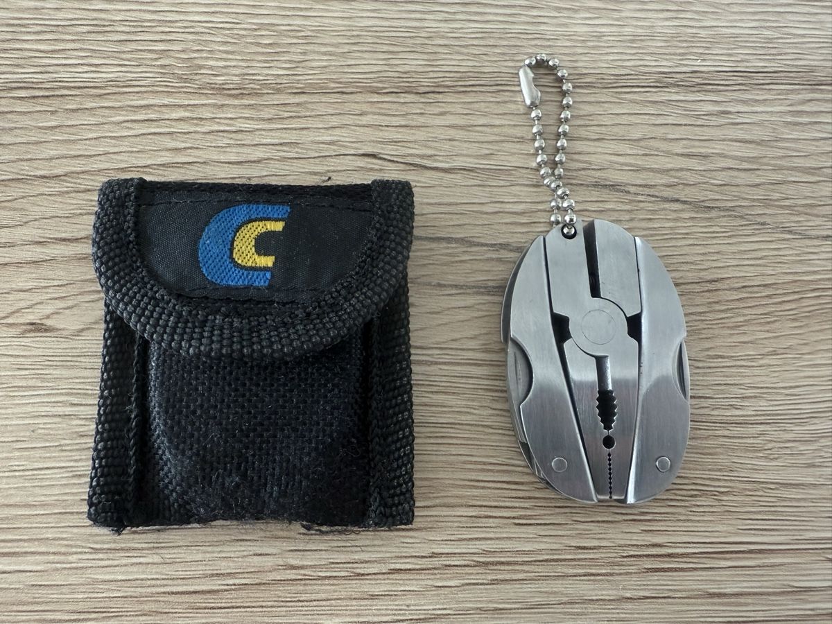 Alle Werkzeuge: Mini Multitool Zange mit Gürteletui & Kette – Gebraucht aus Wettingen von Ni_la_lo 1