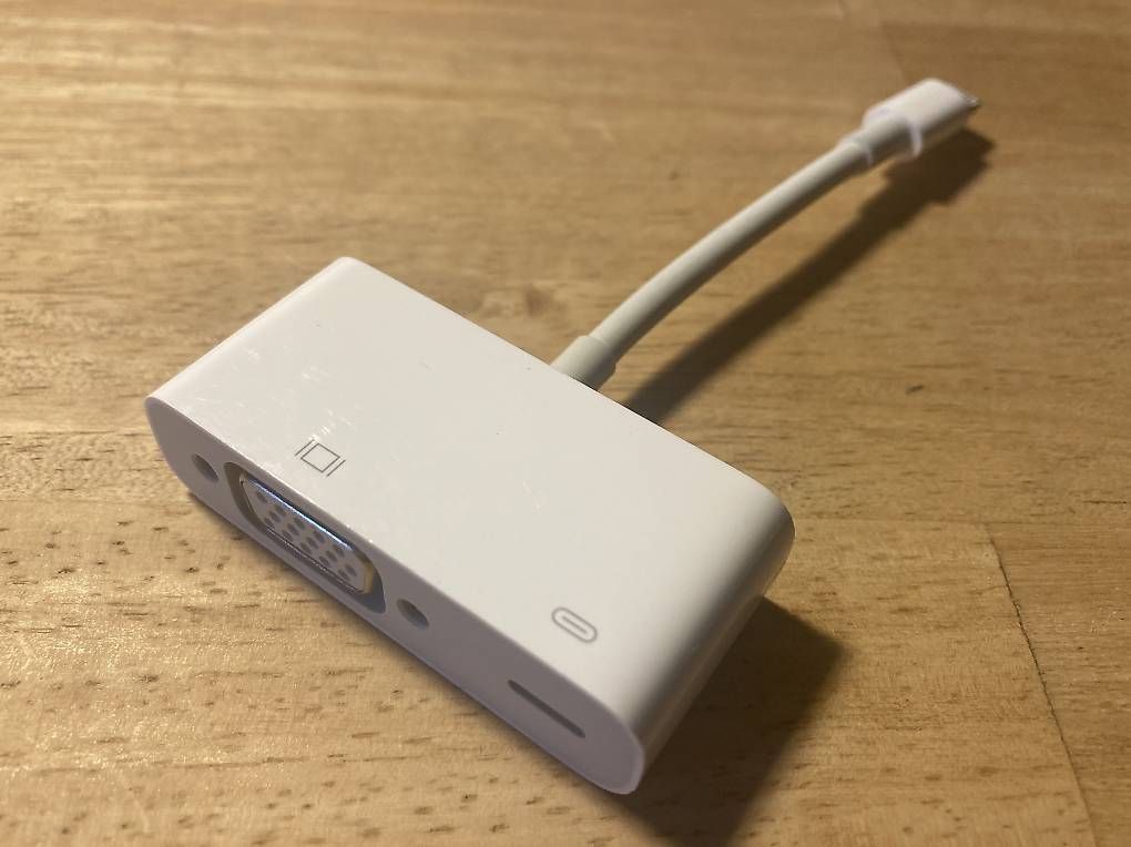 Laufwerke & Adapter: Apple Lightning to VGA adapter  – Neu und originalverpackt aus Zuoz von Janth 1