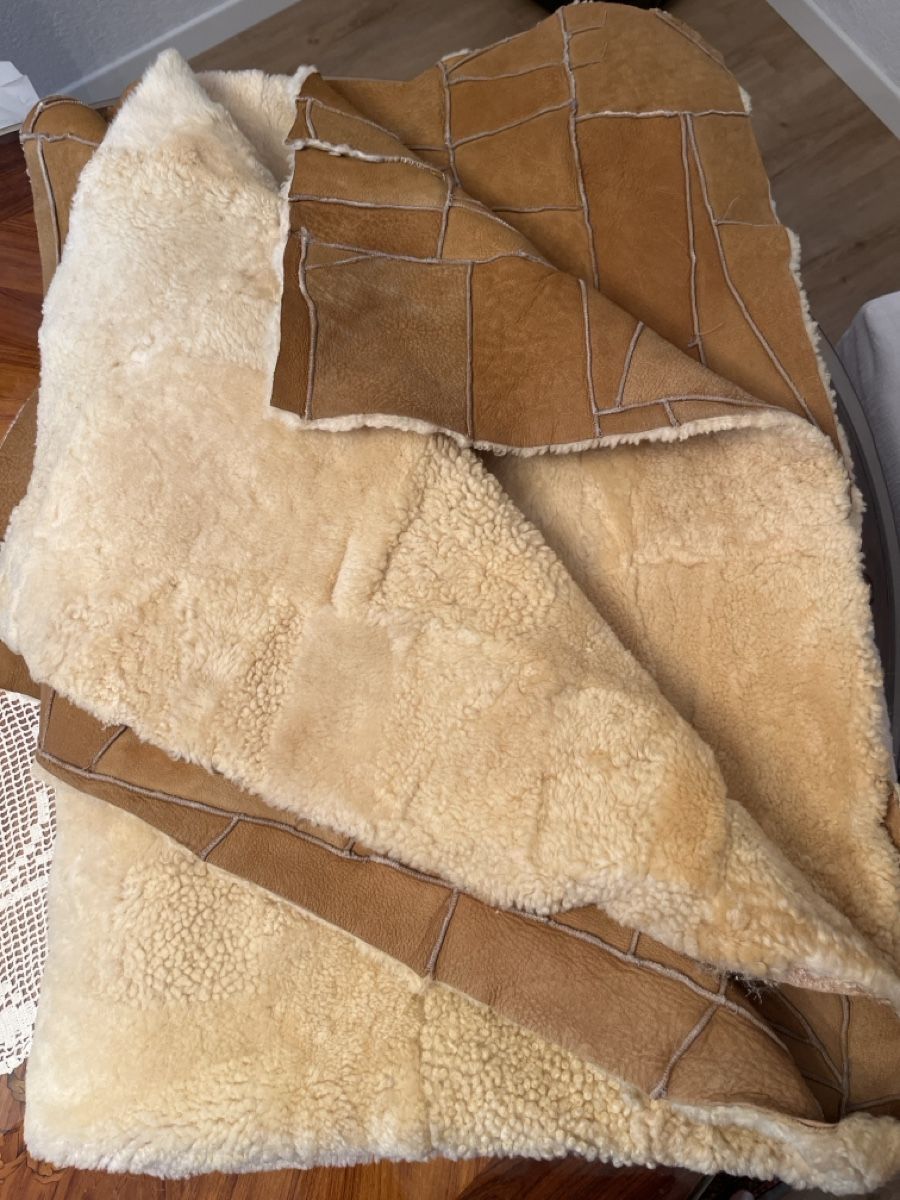 Couvertures: Lammfell Decke BeigeBraun,145X200,waschbar, Patchwork Zustan – D'occasion à Zürich par drn_77z5 4