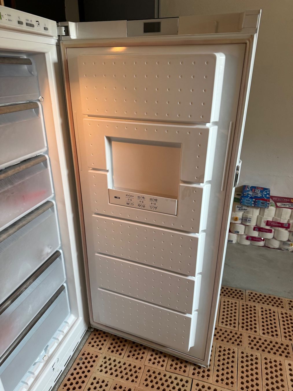 Siemens Congelatori: Siemens Gefrierschrank 160x70x70cm – Usato da Biberist venduto da ber_76bn 2
