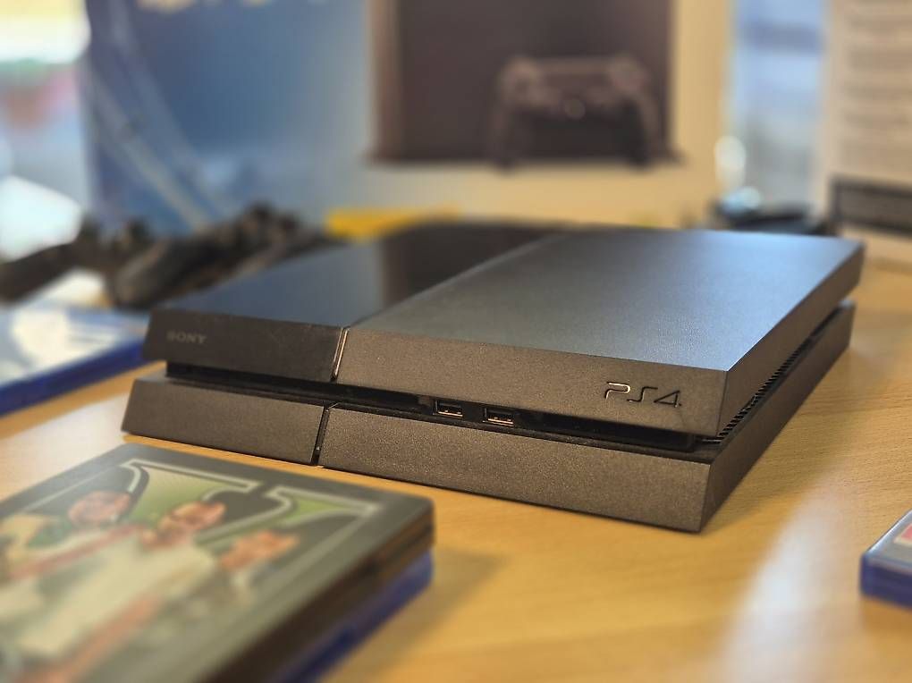 Console: PS4 - PlayStation 4 – Usato da Winterthur venduto da CroNec 2