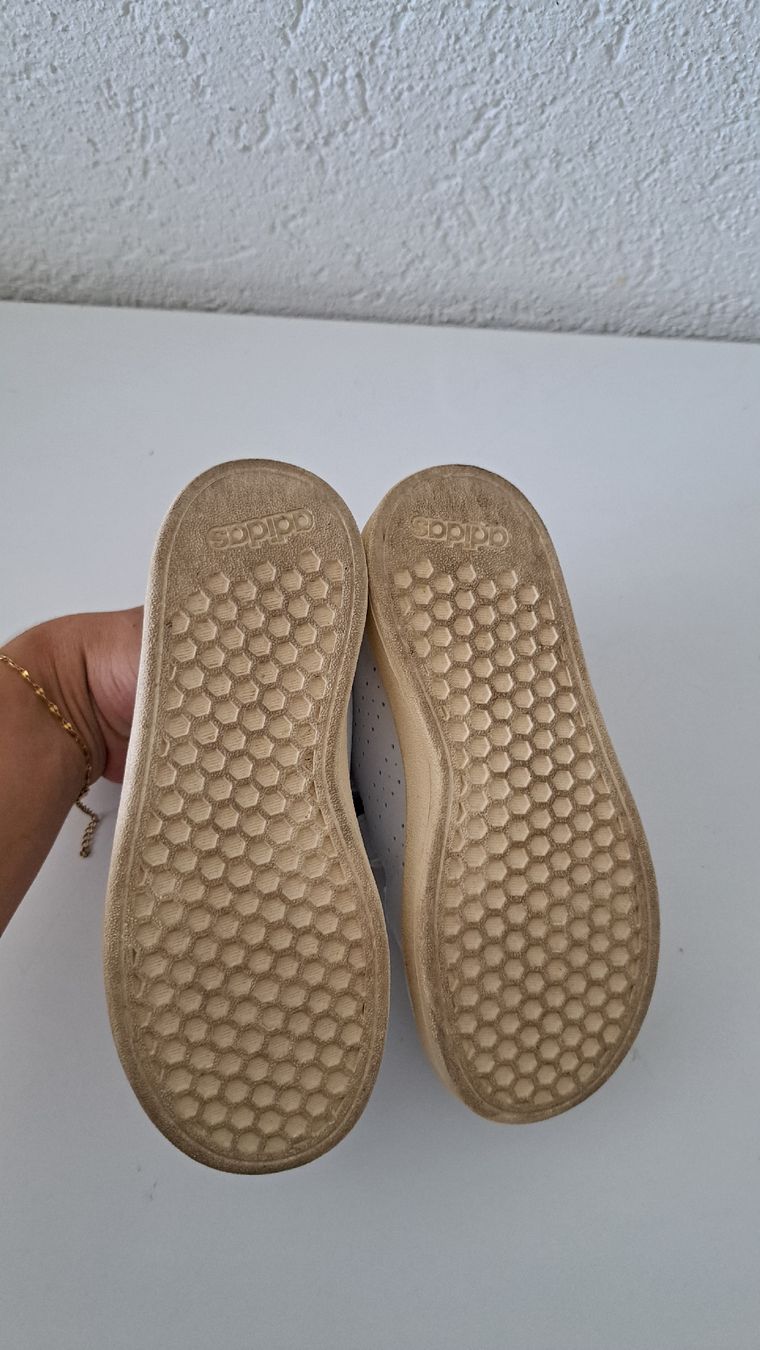Adidas Schuhe für Jungen: Adidas Sneakers White Smiley World Size 30 – Gebraucht aus Thun von tan_2kvt 5