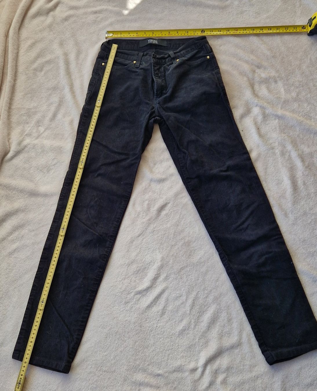 Versace Pantaloni: pantalon Versace 27/41 velours fin – Usato da Epalinges venduto da Ozili