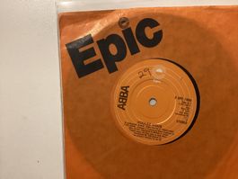 Abba Single - Voulez Vous / Angel Eyes (UK Pressung)