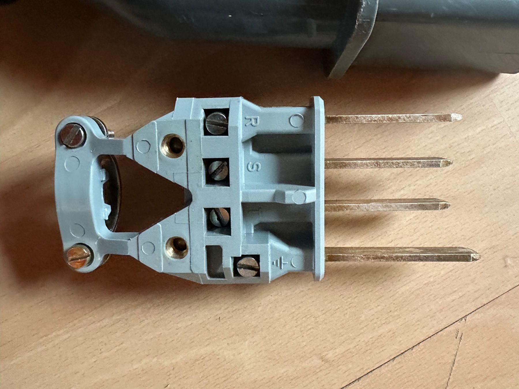 Spine: J 25/4 Polig Stecker CMC – Usato da Huttwil venduto da Bolpa 5
