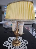 Lampe de chevet vintage dorée avec abat-jour plissé jaune