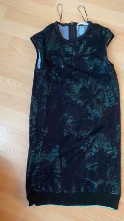 Zara Kleid schwarz Grösse S ärmellos bedruckt