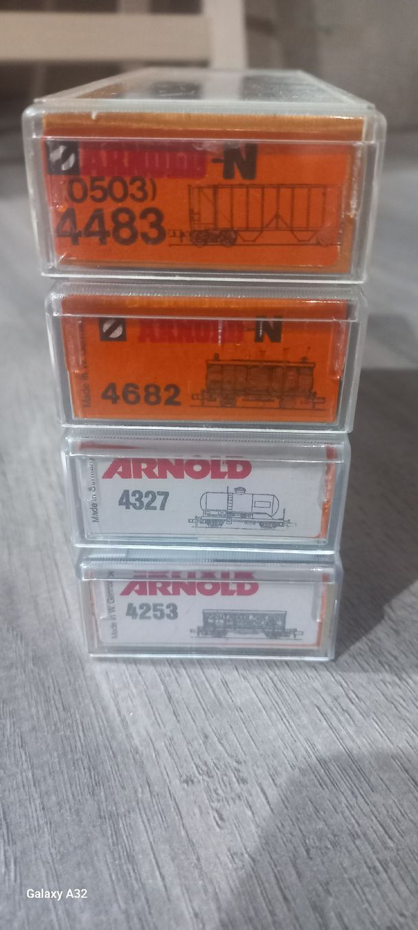 Arnold Modellini di ferrovie: Arnold Güterwagen N – Usato da Bellinzona venduto da pa-bo 1