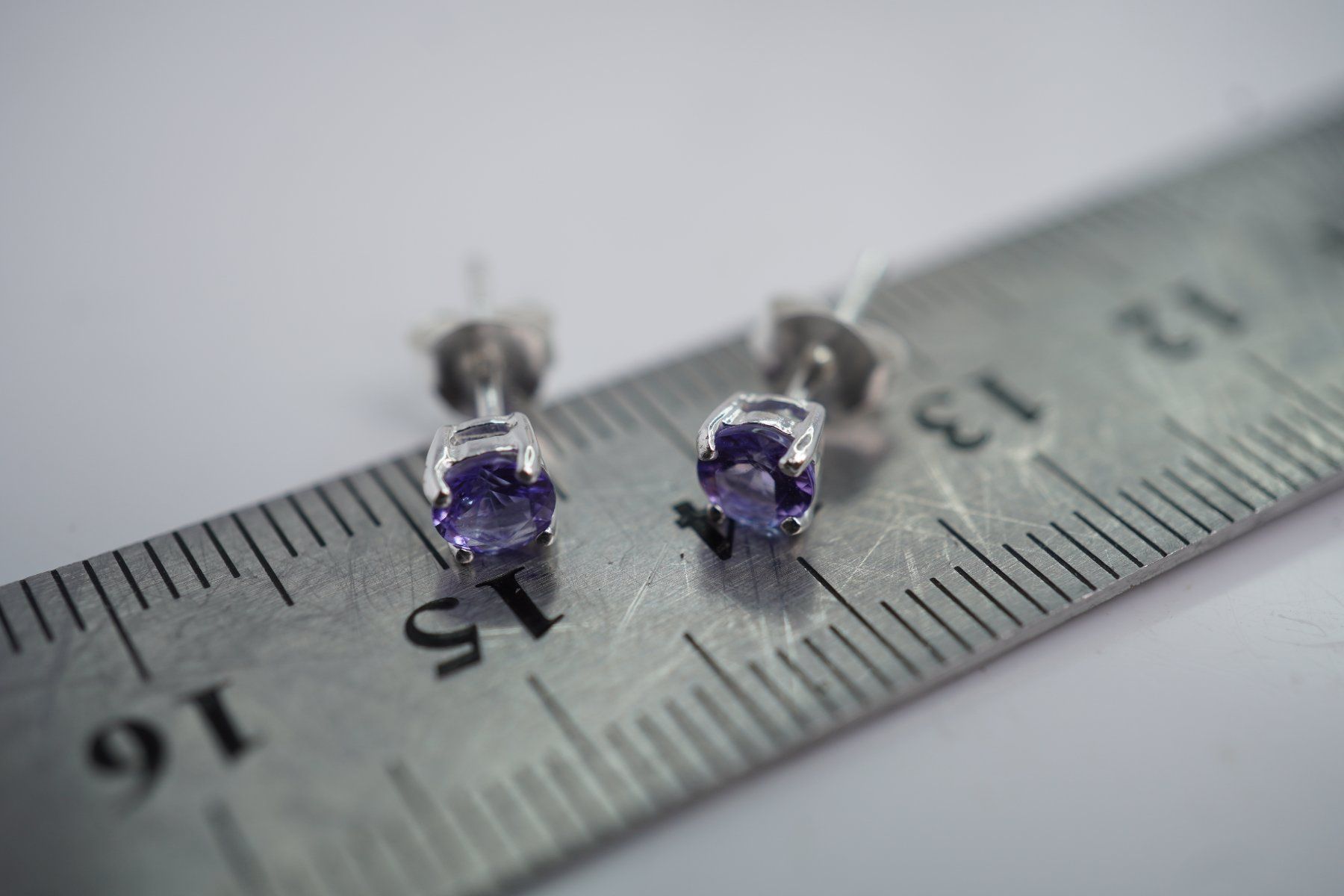 Orecchini pendenti & Orecchini a lobo: Tansanit    Ohrstecker  4mm Silber Top Farbe – Nuovo e nell'imballaggio originale da Eschenbach SG venduto da topstone 1