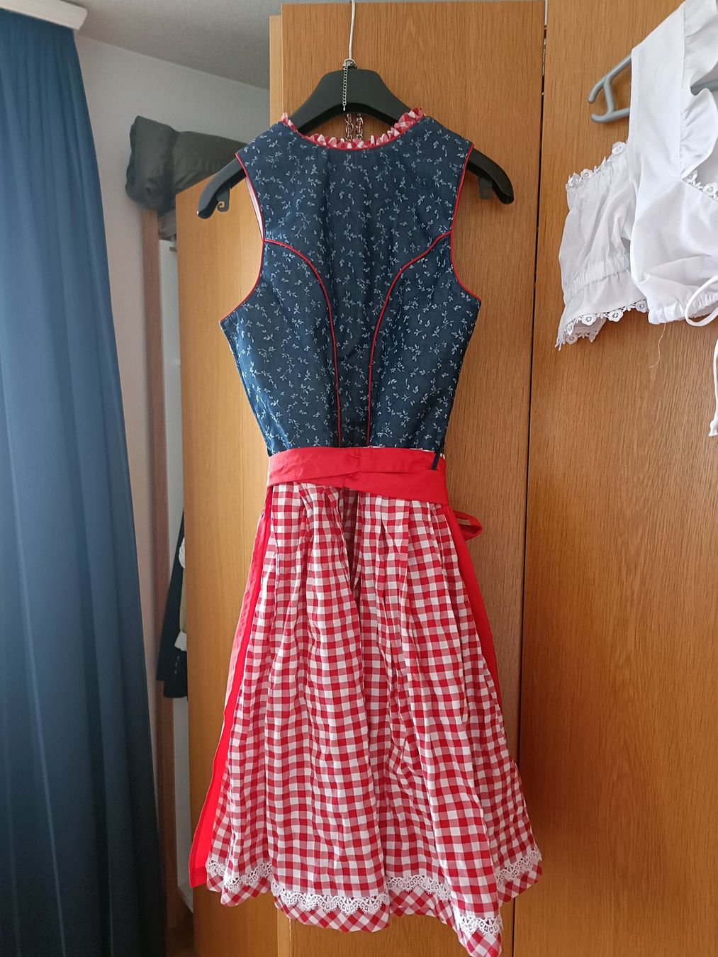 Costumes: Dirndl Rotkariert – D'occasion à Thun par fiechli 3