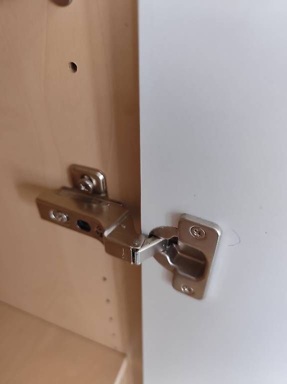 Armoires: Dreitüriger Schrank  – D'occasion à Schaffhausen par lemontree3 1