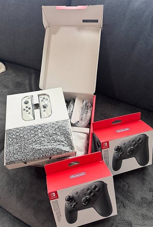 Console: Nintendo Switch OLED inkl. 2x Pro Controller – Usato da Rechthalten venduto da Remo_Ba 1