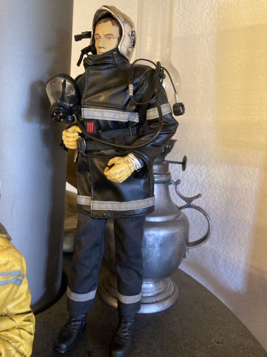 Sculptures & Statues: Pompiers, hauteur 20 à 30 cm – D'occasion à Bursinel par SeveralLives 1