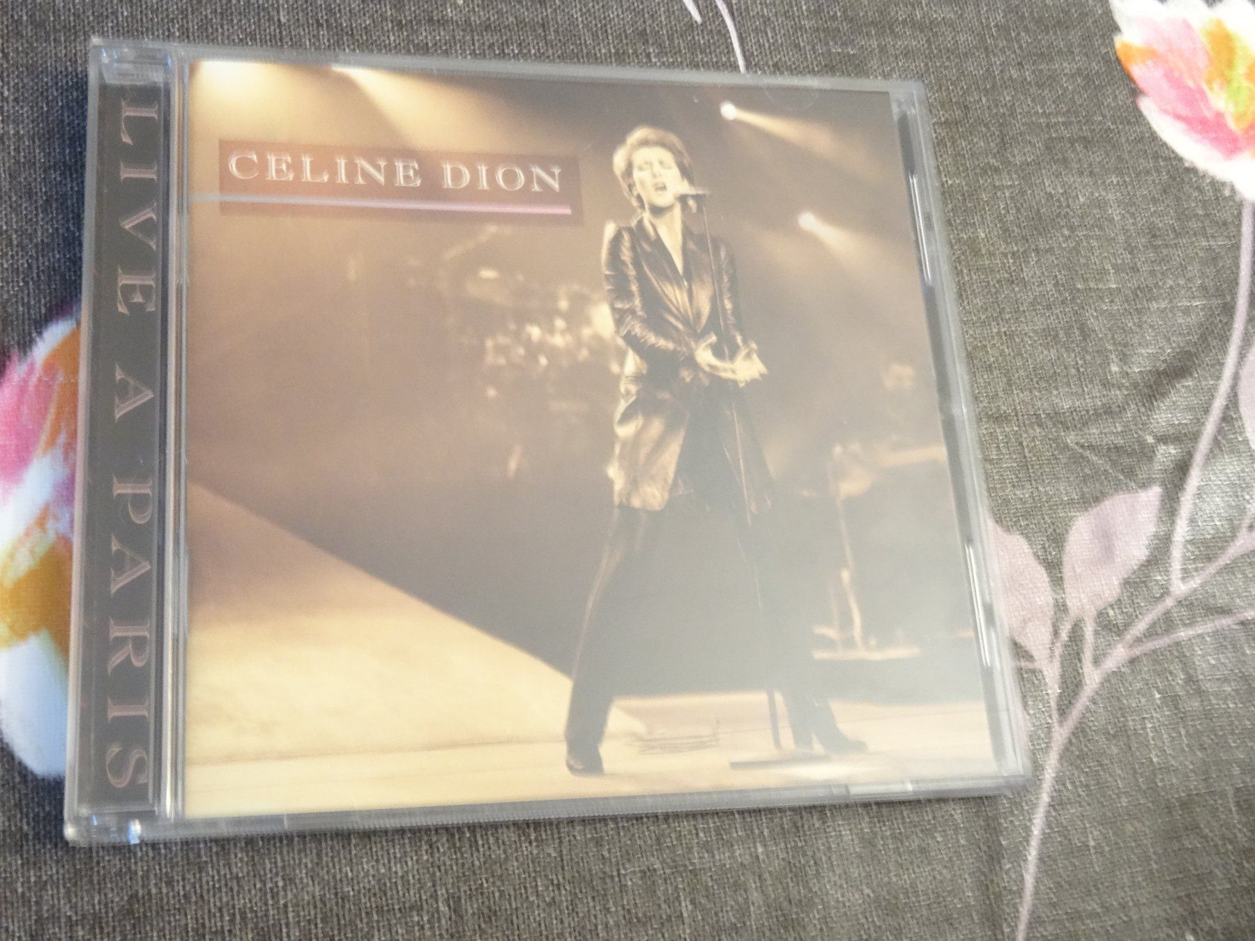 CD: Celine Dion - Live a Paris  CD – Usato da Olten venduto da Disc-Ausverkauf