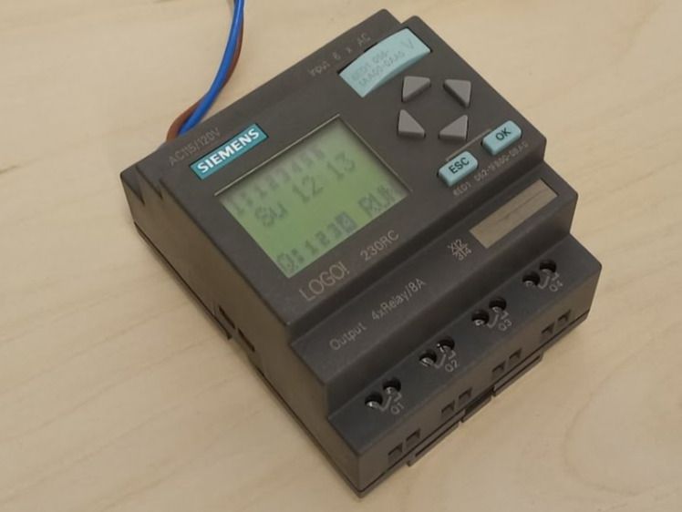 Hager Sonstiges Elektromaterial: Siemens Logo 230RC – Defekt aus Walde AG von  1