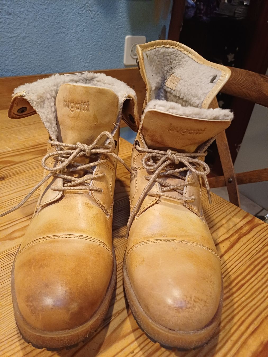 Bugatti Scarpe da uomo: Bottines Bugatti fourrées cuir neuves camel 42 – Nuovo e nell'imballaggio originale da Marin-Epagnier venduto da Babaa