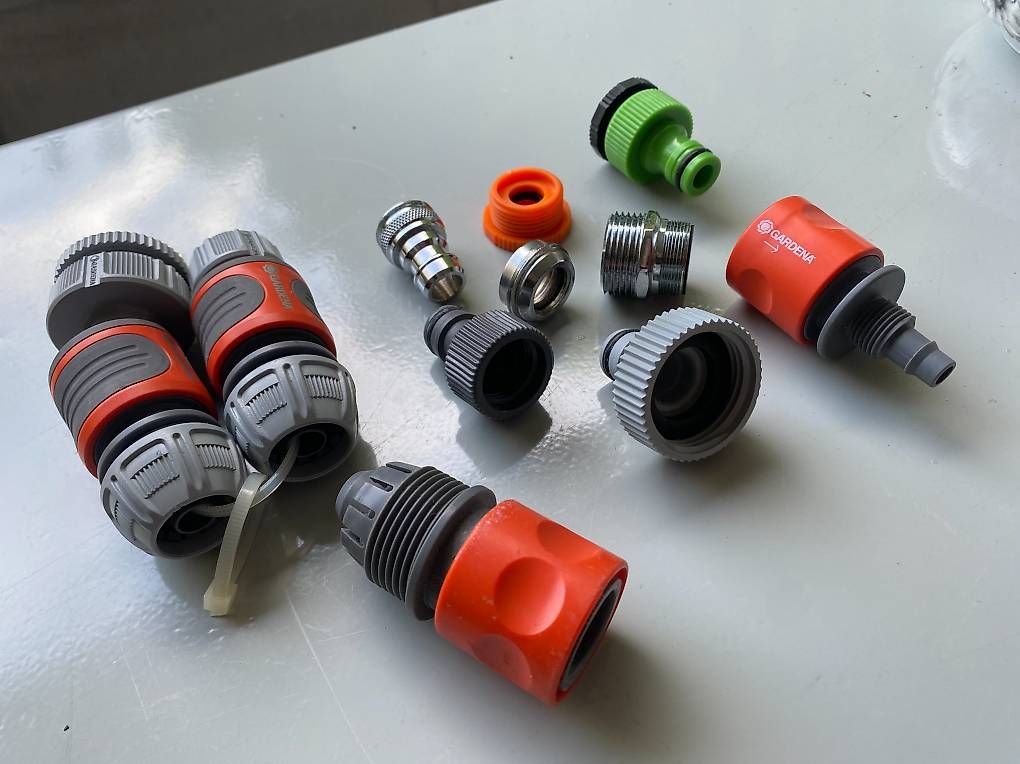 Gardena Unità & Adattatore: Diverse Gartenschlauch-Adapter (Gardena) – Usato da Hergiswil NW venduto da Mj13 2