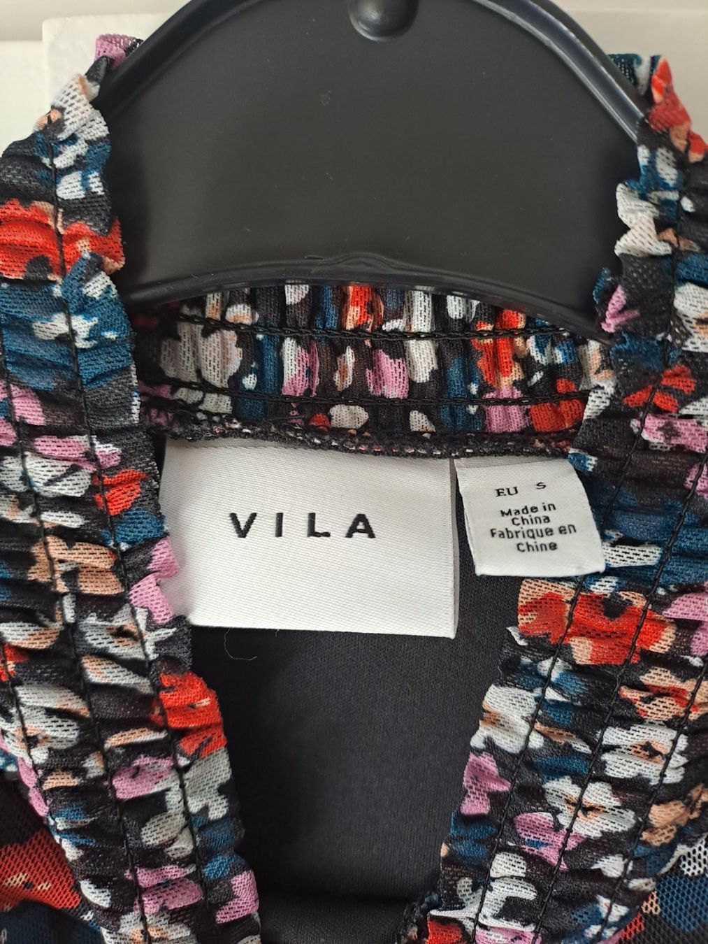 Vila Blusen: Bluse VILA mit Blumenmuster, Gr. S – Gebraucht aus Zürich von nae_7l2b 2