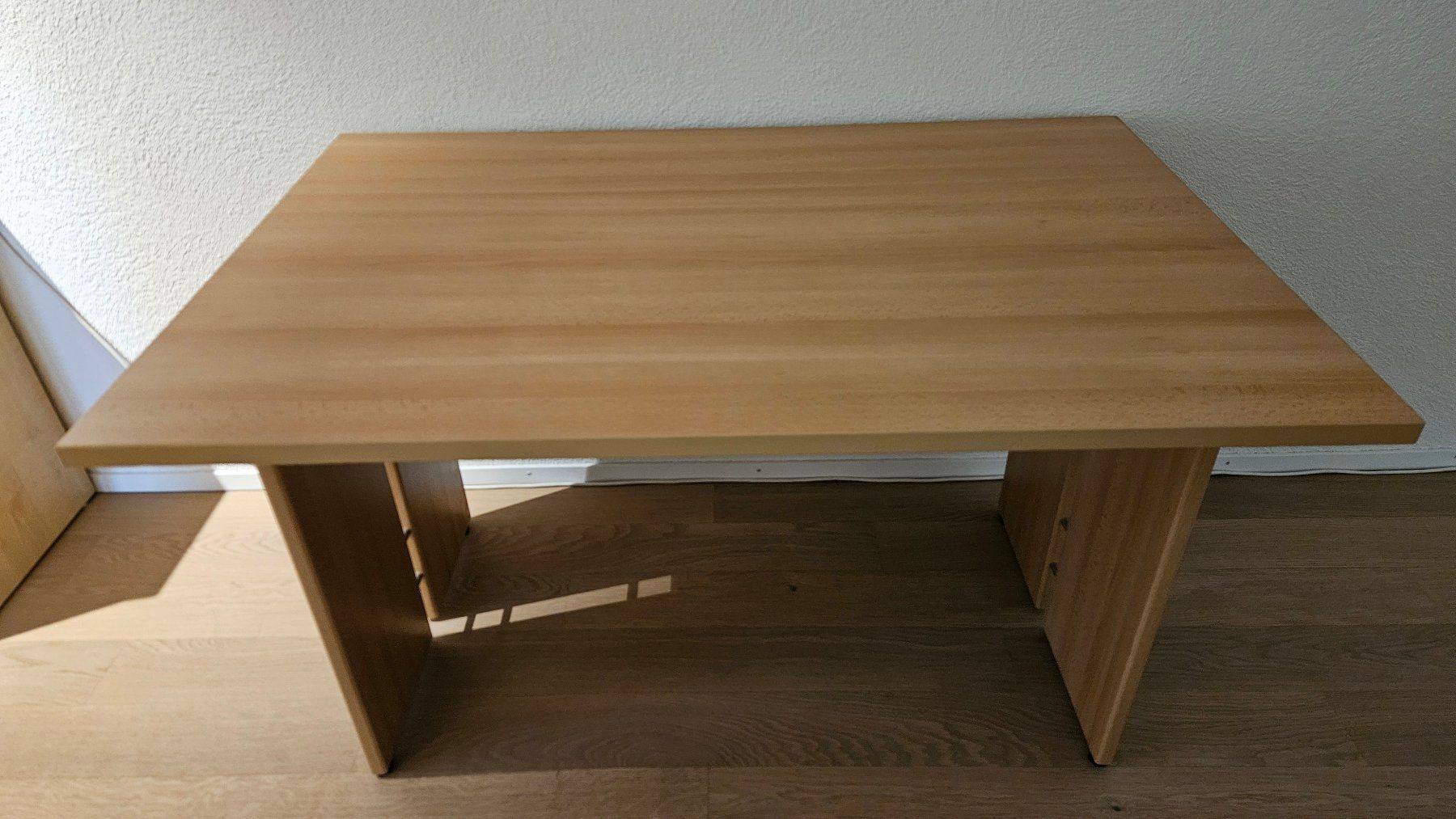 Livique Schreibtische: Schöner Schreibtisch; 120x80x71 cm; – Gebraucht aus Rottenschwil von Handykevin