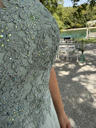 Abendkleid lang in Hellgrün mit Spitze und Strass Grösse M