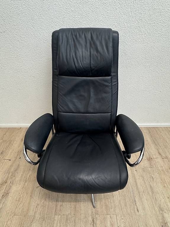 Stressless Sessel: Stressless Relaxsessel Echtleder mit Hocker und Chromfuss – Gebraucht aus Obernau von Arche_Noah_Brocki 1