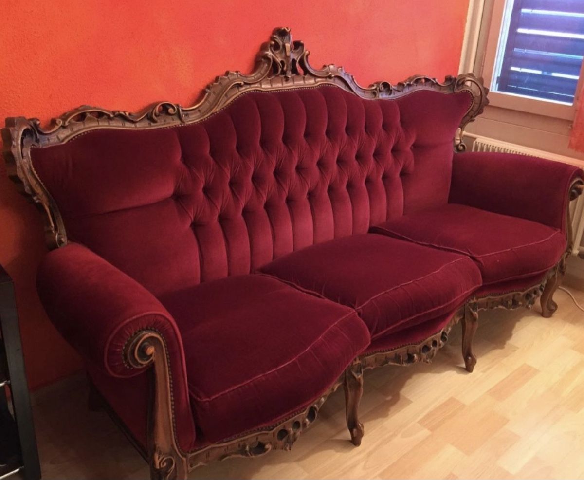 Sofas: Antikes Sofa in sattem Burgunderrot – Gebraucht aus Bern von zaarahsarah