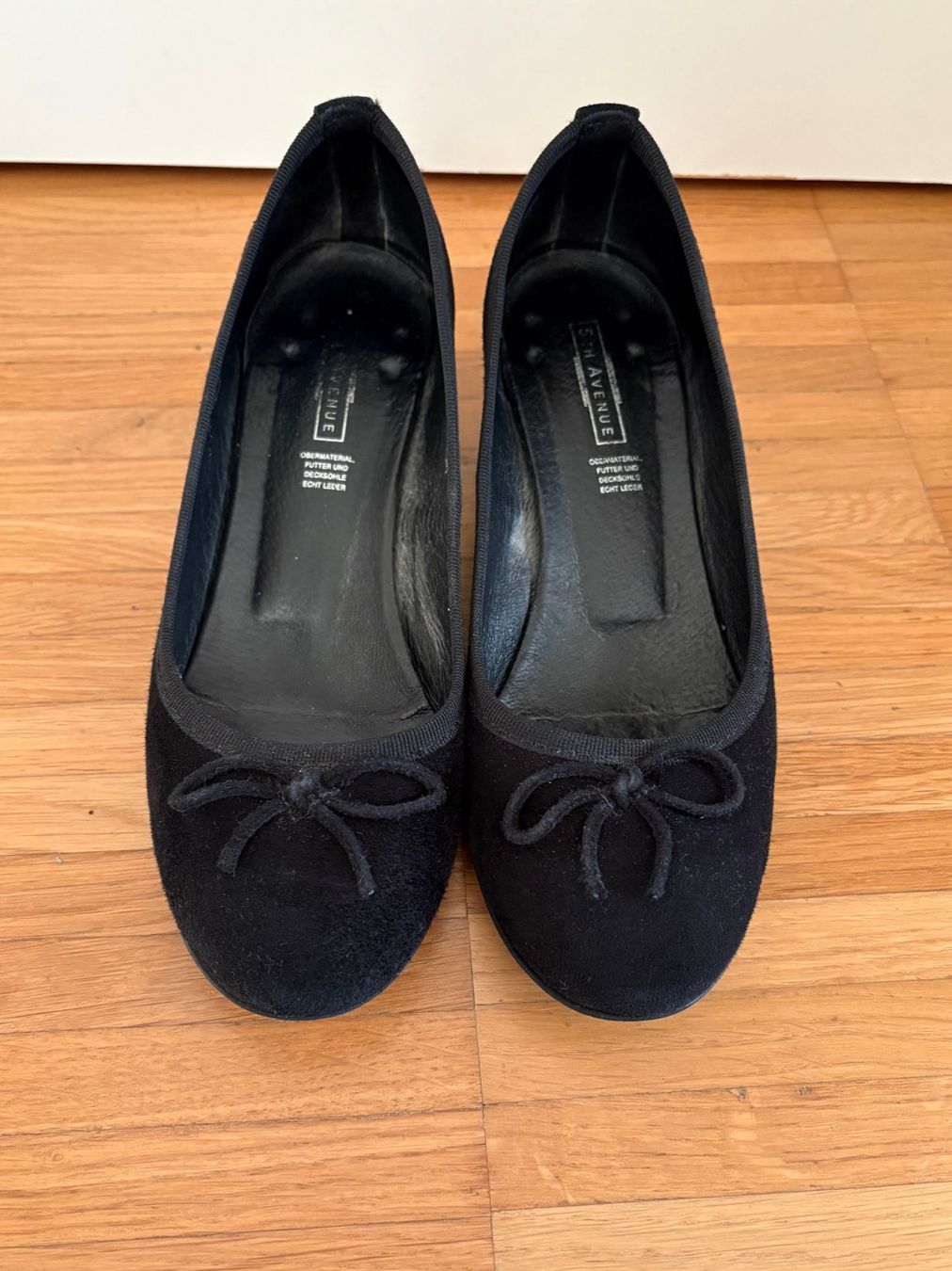 Scarpe da donna: Pumps in Schwarz, Gr. 36 - mit silbernem Absatz – Usato da Basel venduto da Nofretete39 1