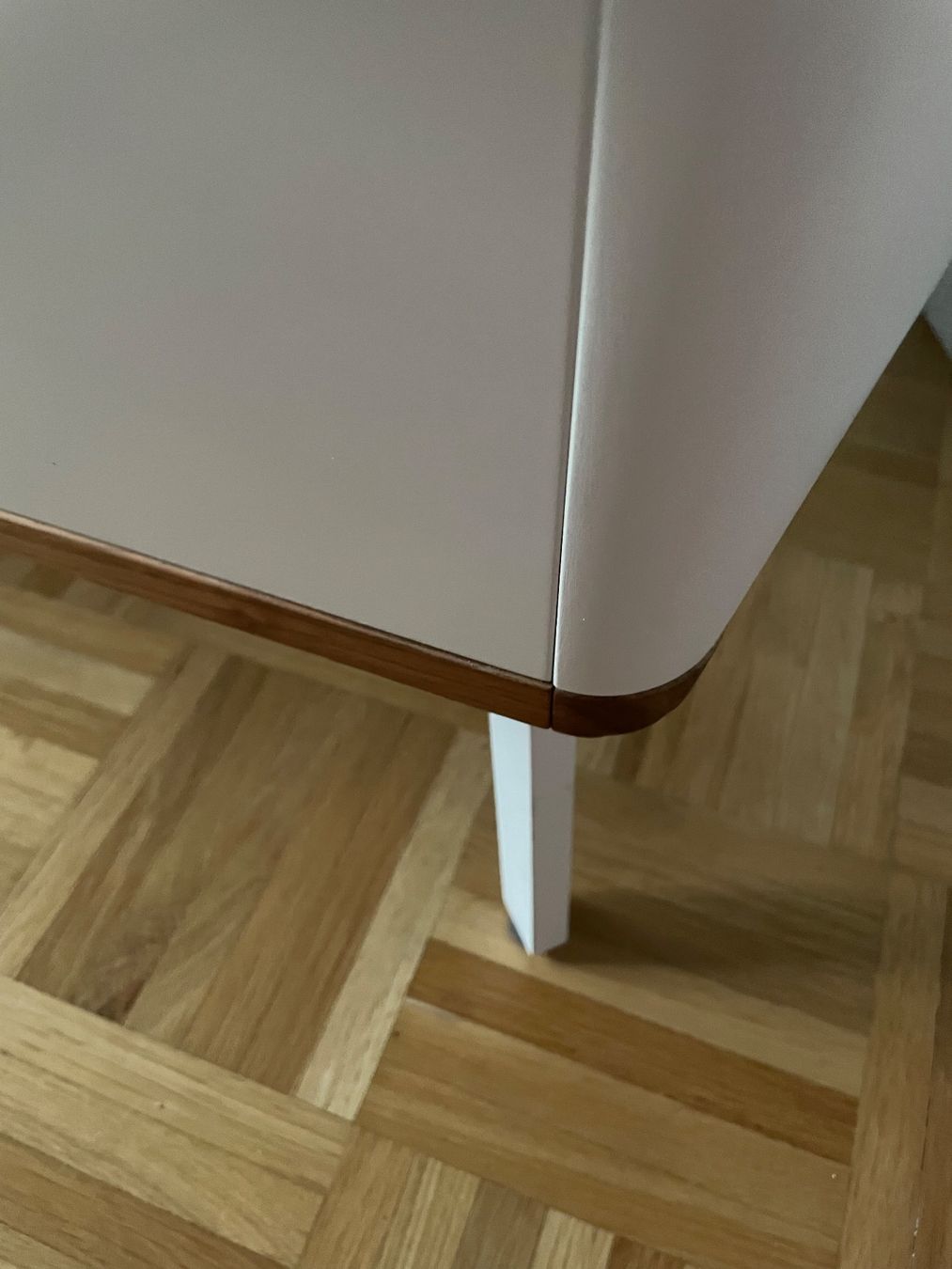 Team By Wellis Letti: Markenbett mit Rost und zwei Nachttischen – Usato da Luzern venduto da adri-9 5