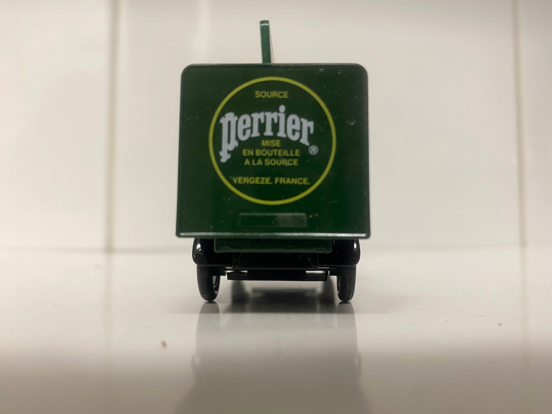 Chevrolet Modellini d'auto: Chevrolet Van "Perrier Water" L = ca. 8cm 450 – Nuovo e nell'imballaggio originale da Stäfa venduto da executive-cars 5