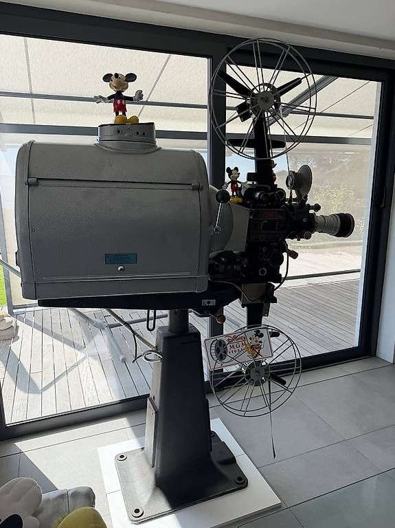 Videoprojektoren: Projecteur de cinéma – Gebraucht aus Vevey von nah_mmk5