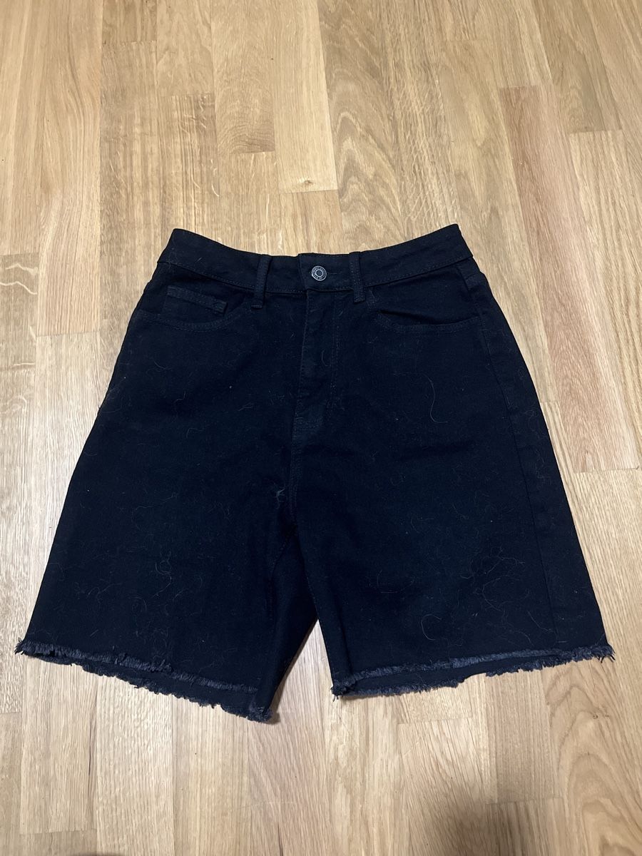 Pantaloni: Short noir – Usato da Le Locle venduto da Mayd_h