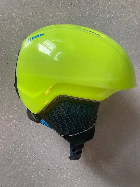 Alpina Helme: Kinderskihelm Alpina – Gebraucht aus Bern von davenzin