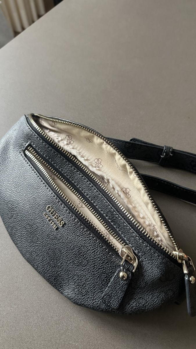 Guess Borse da donna: GUESS Bauchtasche grau/schwarz Monogramm – Nuovo (secondo la descrizione) da Waldstatt venduto da Car_na 1