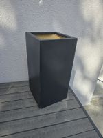 Erhöhter Pflanzentopf schwarz rechteckig