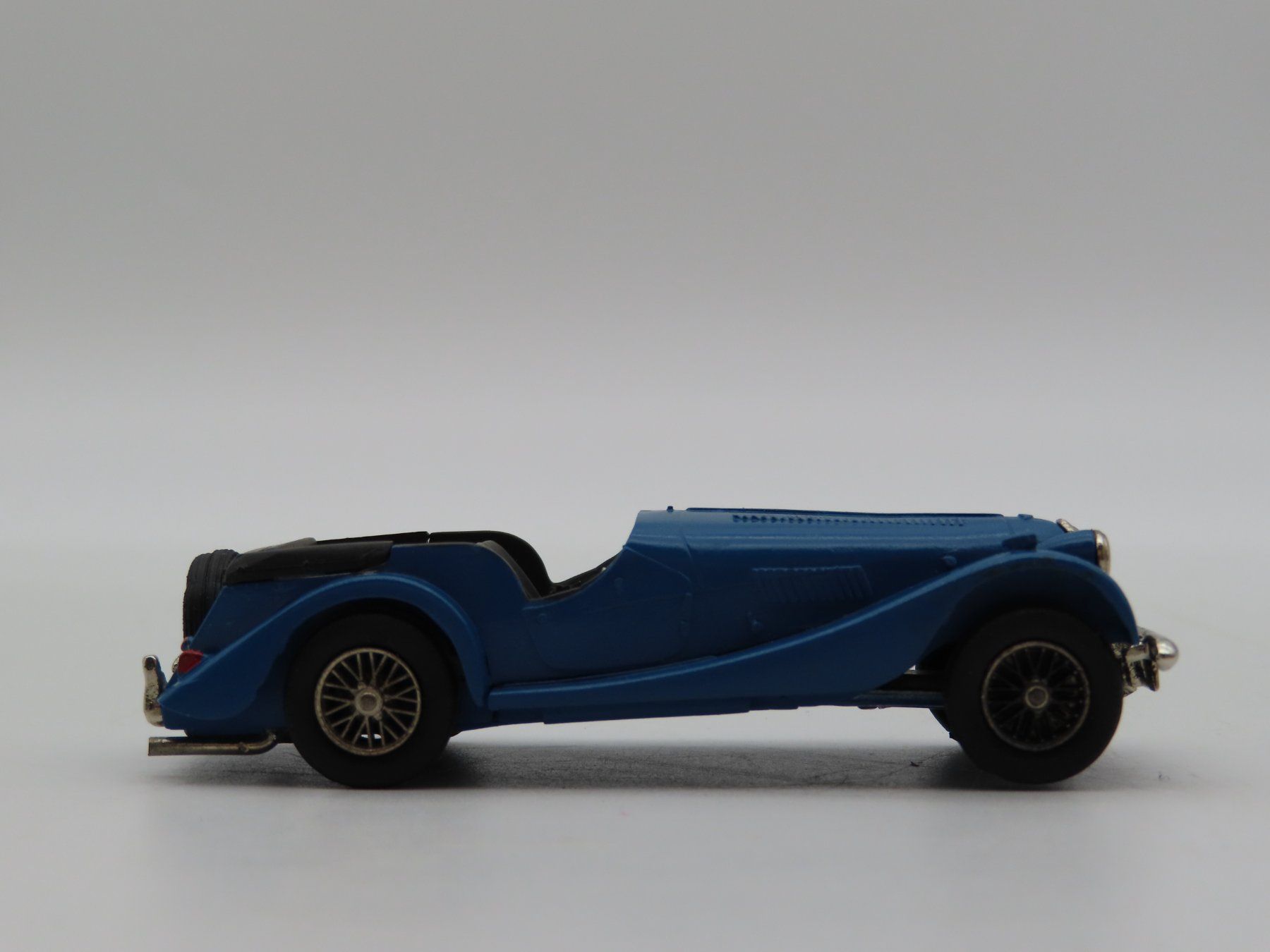 Morgan Voitures modèles: Auto Replicas Set, Morgan Plus 8 & Morgan Plus 4 – D'occasion à Reinach BL par WBZ-Flohmarkt 7