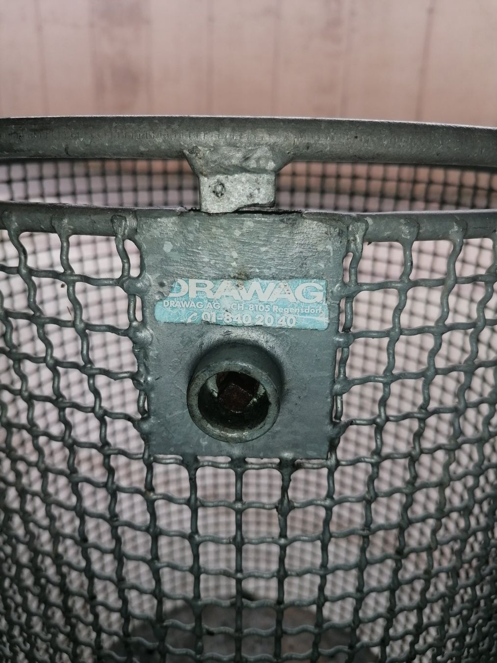Poubelles: Abfallkörbe – Défectueux à Unterengstringen par Fachmann8103 4