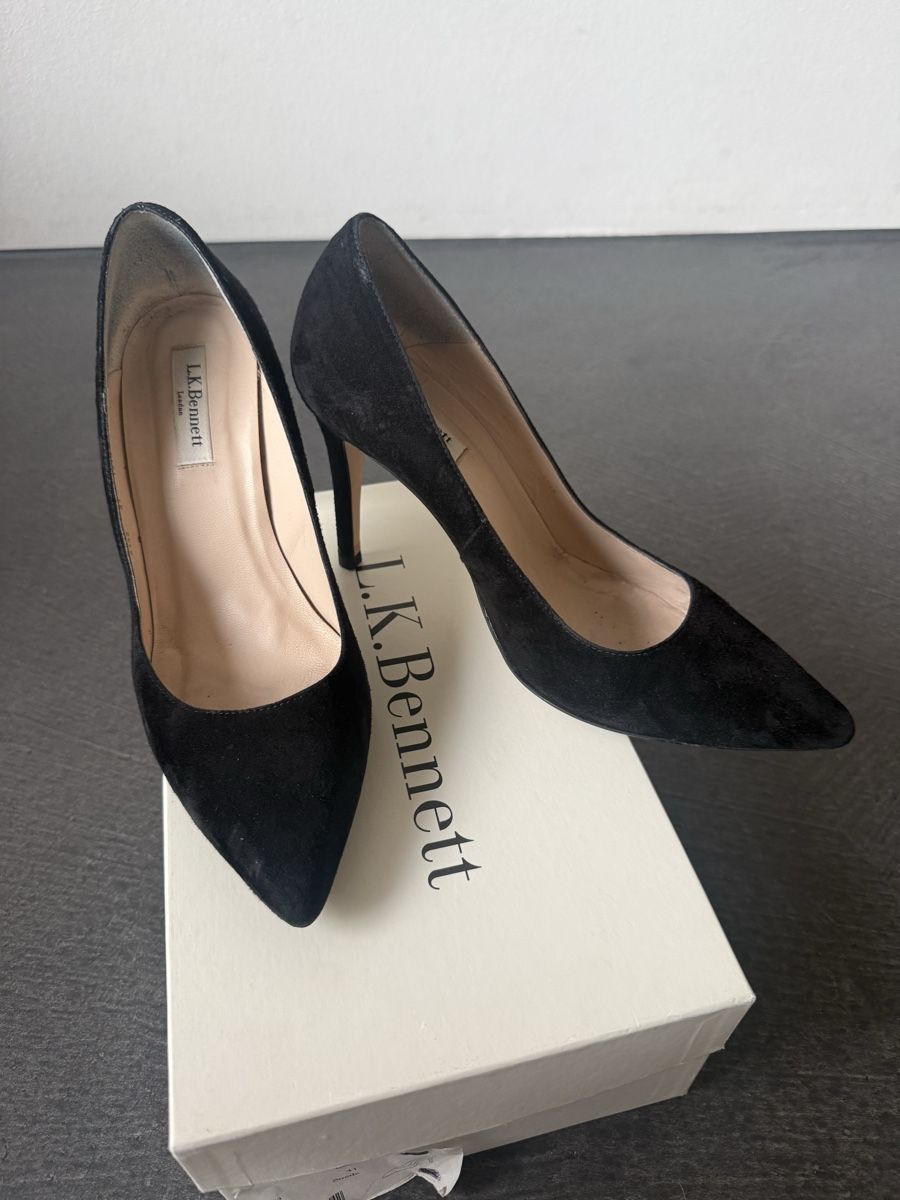 Scarpe da donna: L.K. Bennett Black Suede Heels Size 41 – Usato da Basel venduto da zestrila