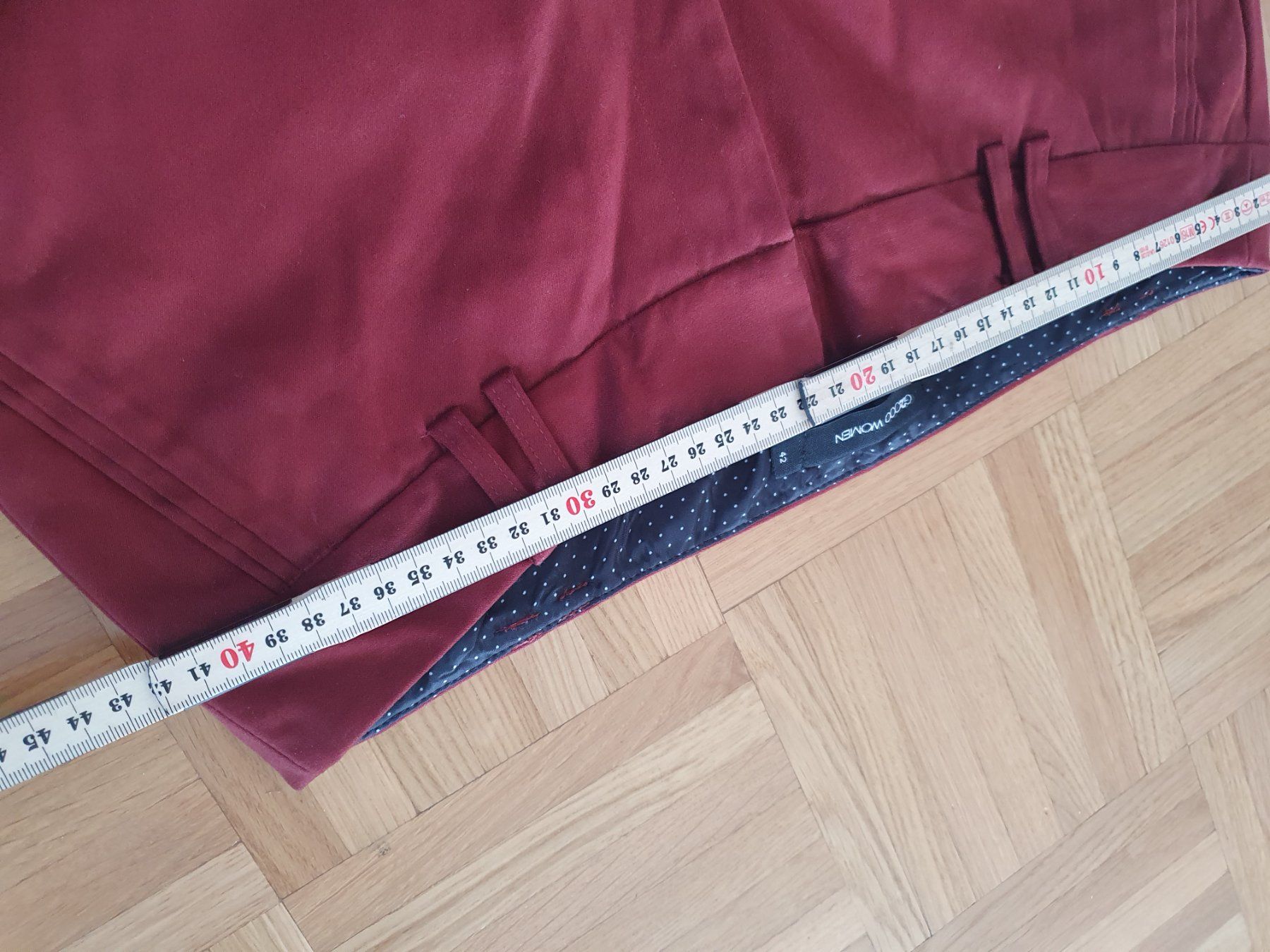 Pantaloni: Pantalon dame bordeau taille 38 – Usato da Prilly venduto da RoDyRe 2