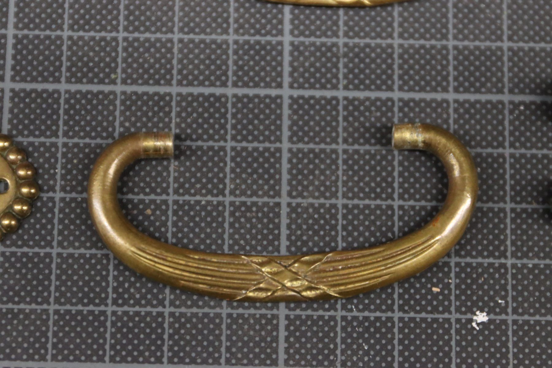 Ferramenta: Komplettes Jugendstil Kommodengriffe-Set – Usato da Emmetten venduto da Super008 3