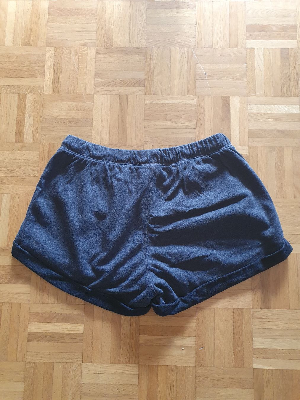 H&M Hosen: Kurze Trainerhose, grau – Neu (gemäss Beschreibung) aus Seuzach von man_w2dj 1
