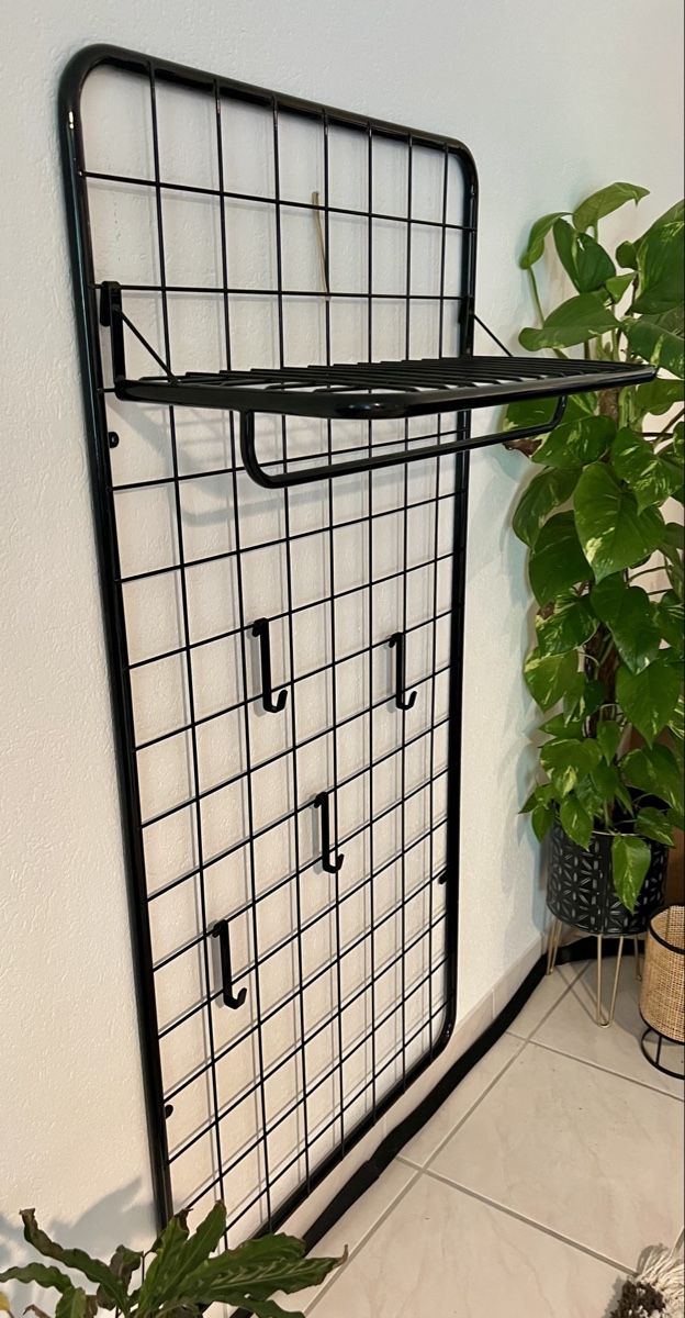 String Guardaroba: Vintage String Metall Garderobe mit Hutablage  – Usato da Hunzenschwil venduto da Madachica 1