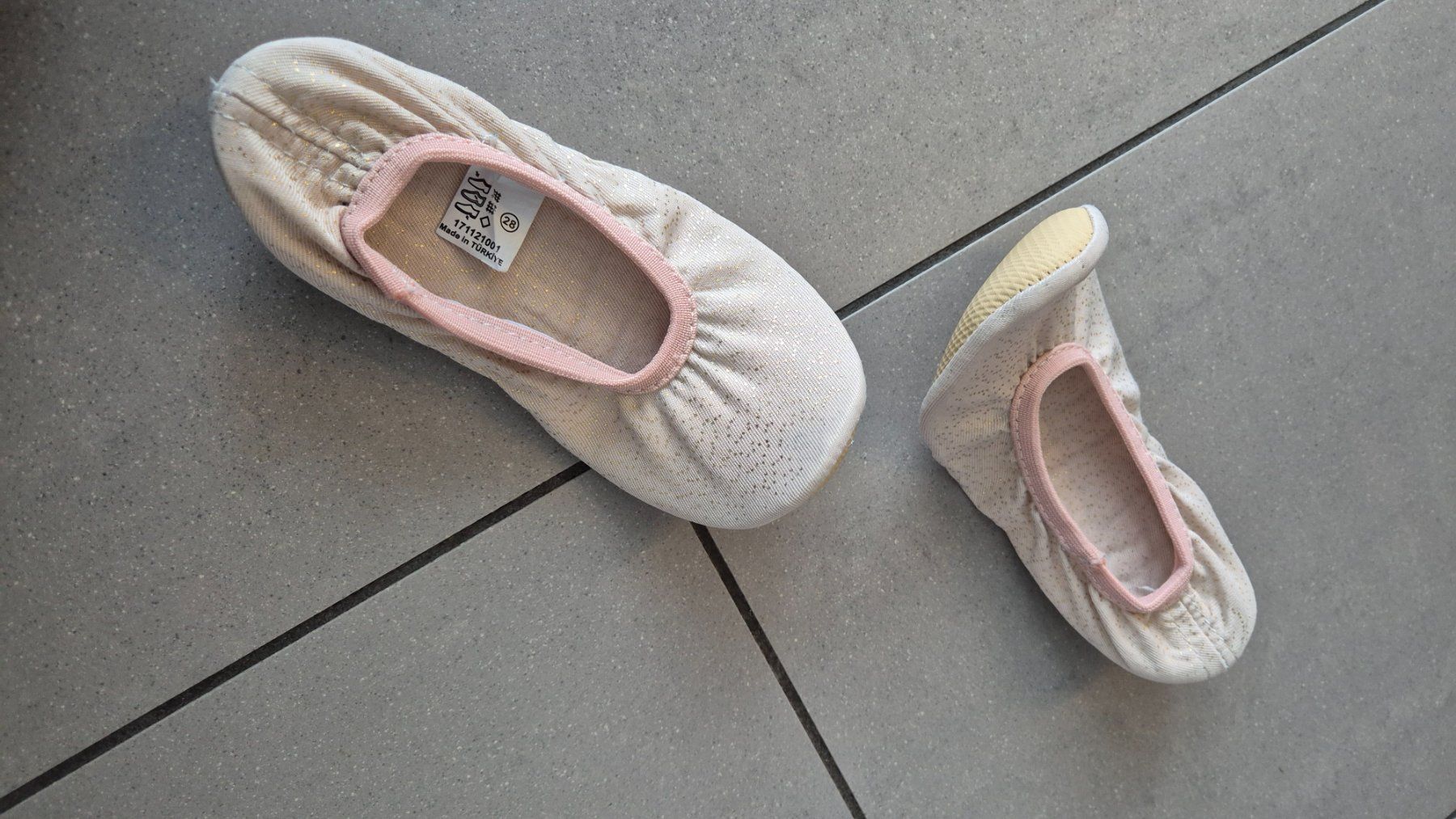 Schuhe für Mädchen: Turnschläppli Grösse 28 – Gebraucht aus Würenlingen von mwimmer 2