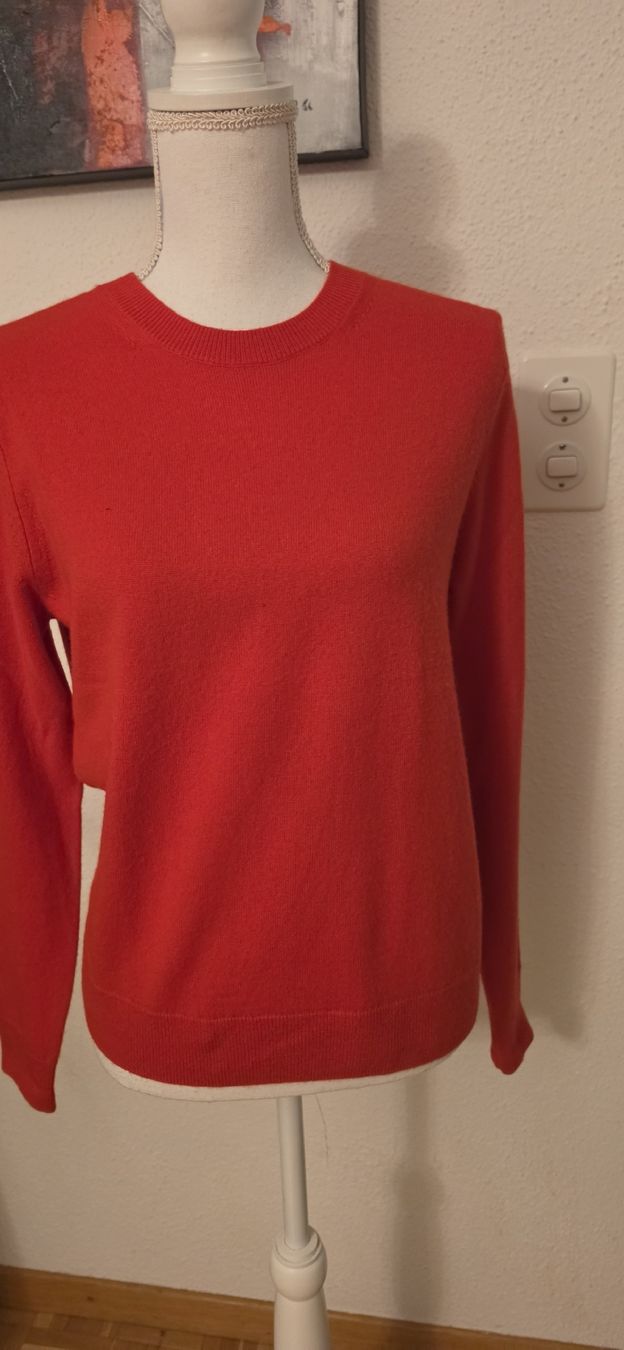 Pulls & Sweat-shirts: Uniqlo Kaschmir Pullover rot Grösse S  – Neuf (Voir description) à St. Gallen par mania03