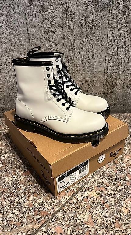 Scarpe da uomo: Reserviert - Dr Martens Stiefel weiss 42 NEU – Usato da Uetikon am See venduto da brischitte02